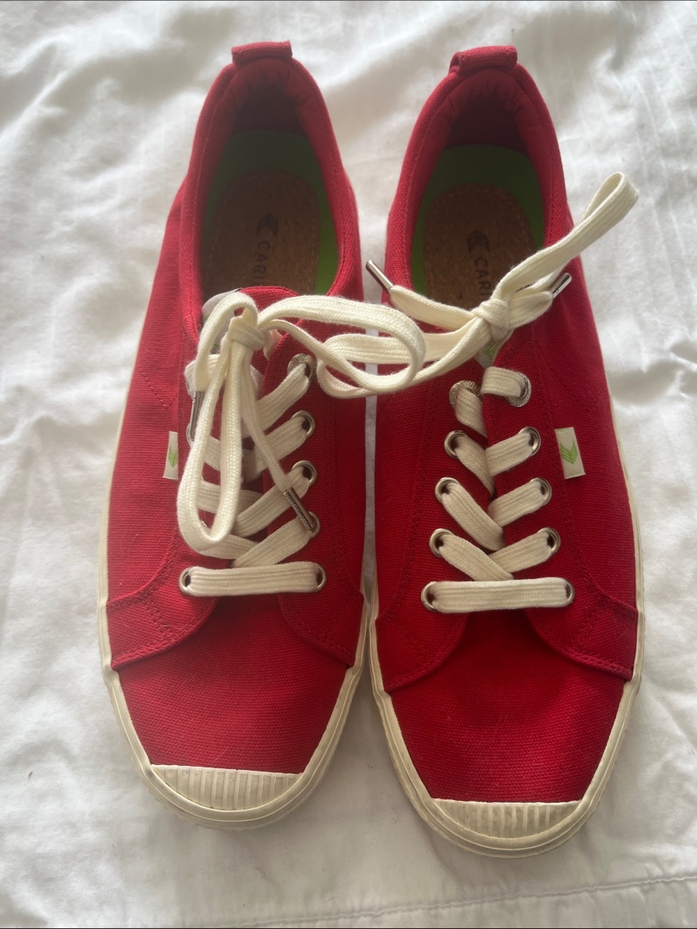 Cariuma Red Canvas Low-Top Sneakers with Cream Laces